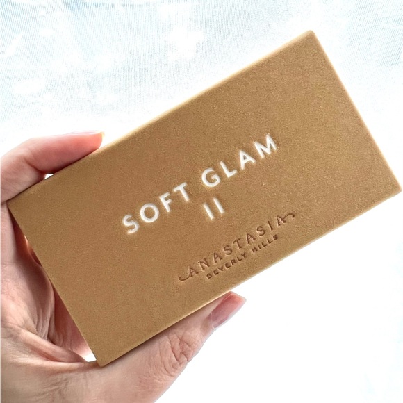 Anastasia Beverly Hills Soft Glam II Mini Eyeshadow Palette - Picture 4 of 6
